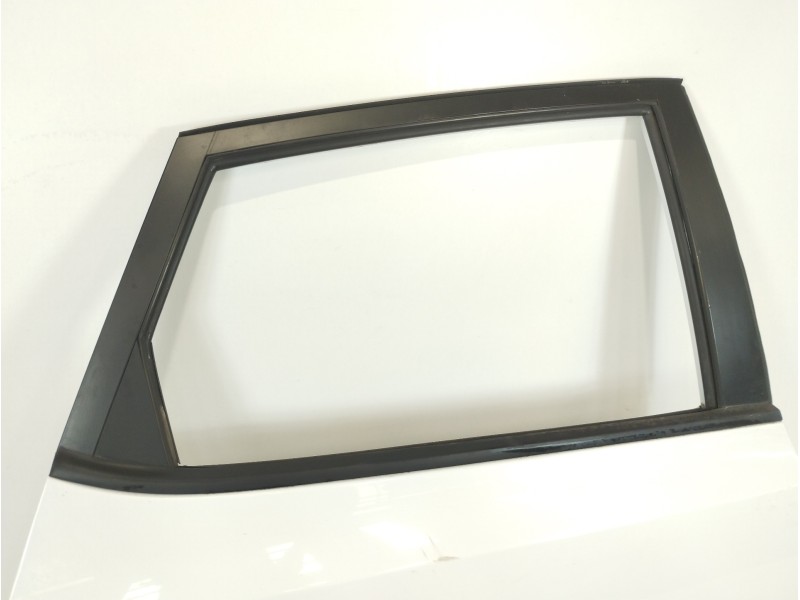 Recambio de puerta trasera derecha para hyundai i30 classic referencia OEM IAM   