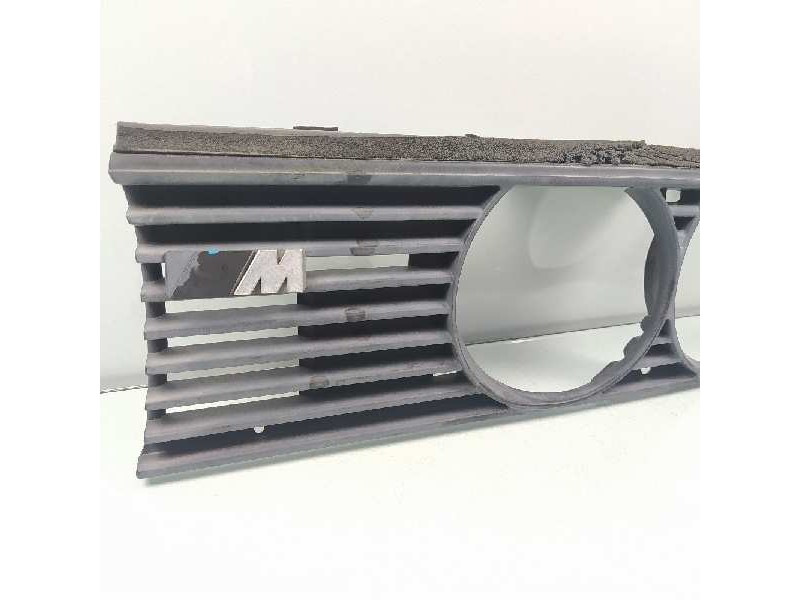 Recambio de rejilla delantera para bmw serie 3 berlina (e30) referencia OEM IAM 51131876091  