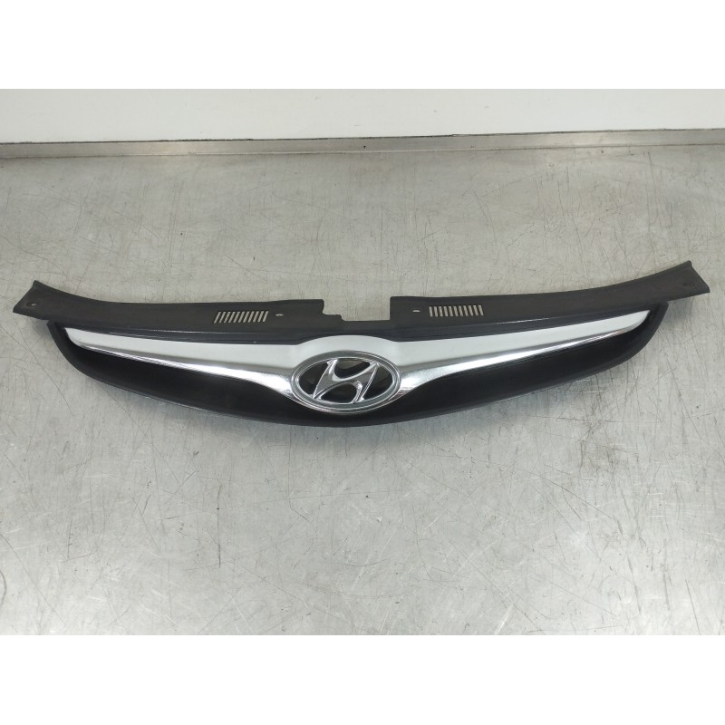 Recambio de rejilla delantera para hyundai i30 classic referencia OEM IAM 863512R500  