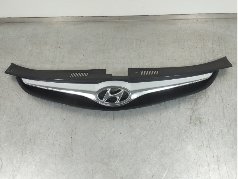 Recambio de rejilla delantera para hyundai i30 classic referencia OEM IAM 863512R500  