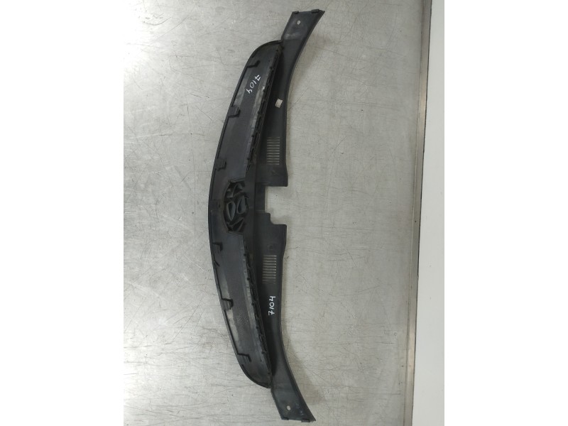 Recambio de rejilla delantera para hyundai i30 classic referencia OEM IAM 863512R500  