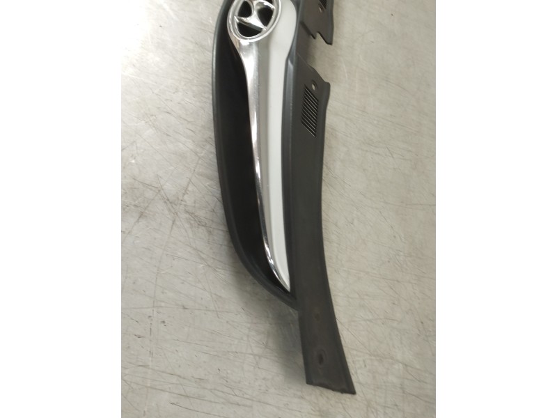 Recambio de rejilla delantera para hyundai i30 classic referencia OEM IAM 863512R500  