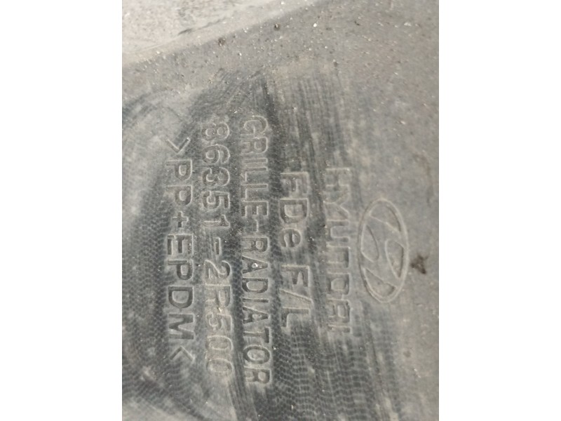 Recambio de rejilla delantera para hyundai i30 classic referencia OEM IAM 863512R500  