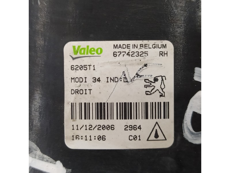 Recambio de faro antiniebla derecho para peugeot 206 cc cc referencia OEM IAM 67742325  