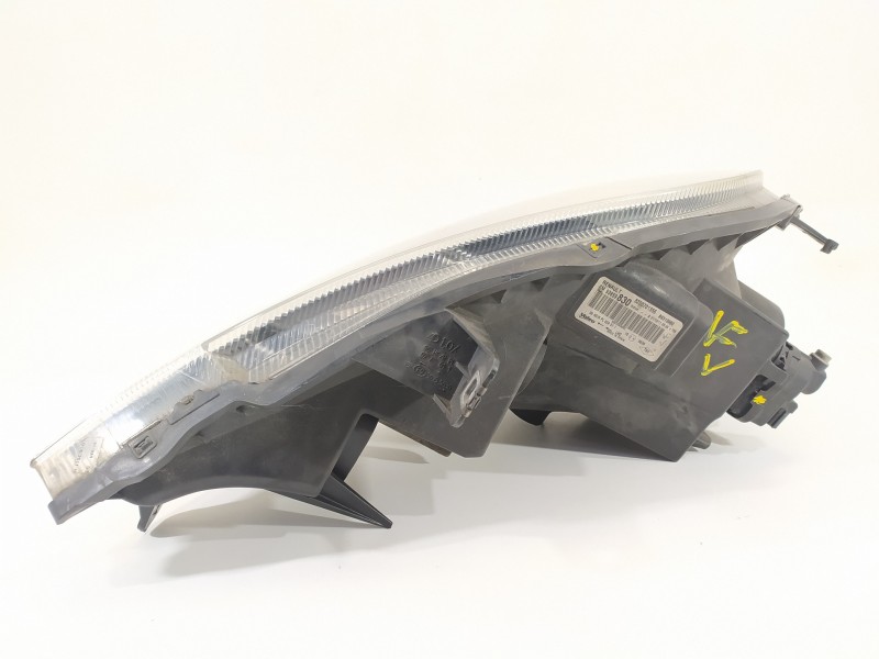 Recambio de faro derecho para renault trafic combi (ab 4.01) generation privilege  combi corto referencia OEM IAM 8200701356 938