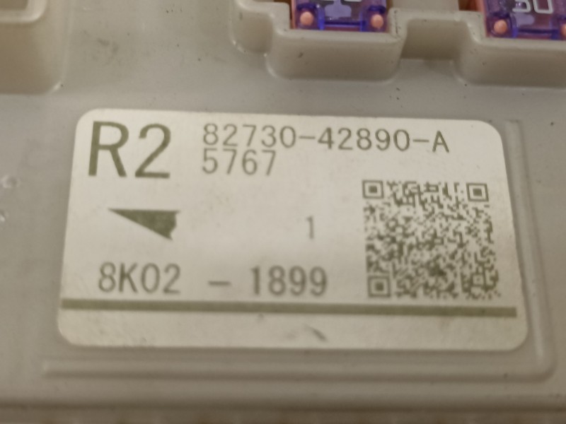 Recambio de caja reles / fusibles para toyota rav 4 advance hybrid referencia OEM IAM 8273042890A  