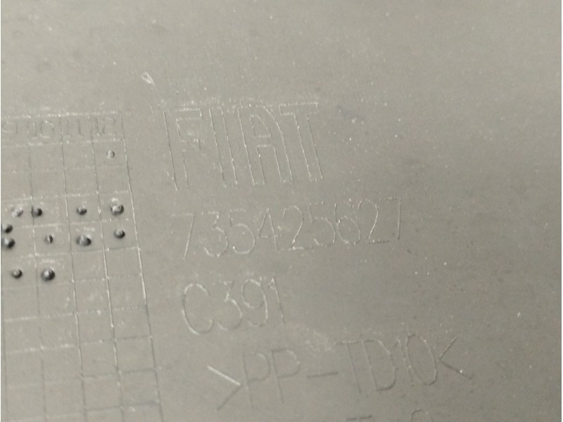 Recambio de paragolpes trasero para fiat nuova 500 (150) by gucci referencia OEM IAM 735425627  