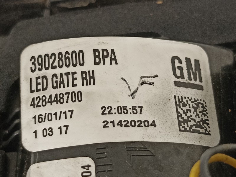 Recambio de piloto trasero derecho para opel zafira (c) excellence start/stop referencia OEM IAM 39028600  