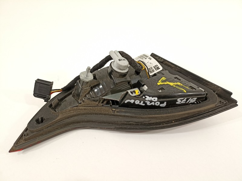 Recambio de piloto trasero derecho para opel zafira (c) excellence start/stop referencia OEM IAM 39028600  