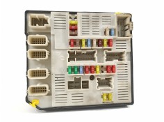Recambio de caja reles / fusibles para renault megane iii berlina 5 p dynamique referencia OEM IAM 284B60009R  