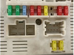 Recambio de caja reles / fusibles para renault megane iii berlina 5 p dynamique referencia OEM IAM 284B60009R   2
