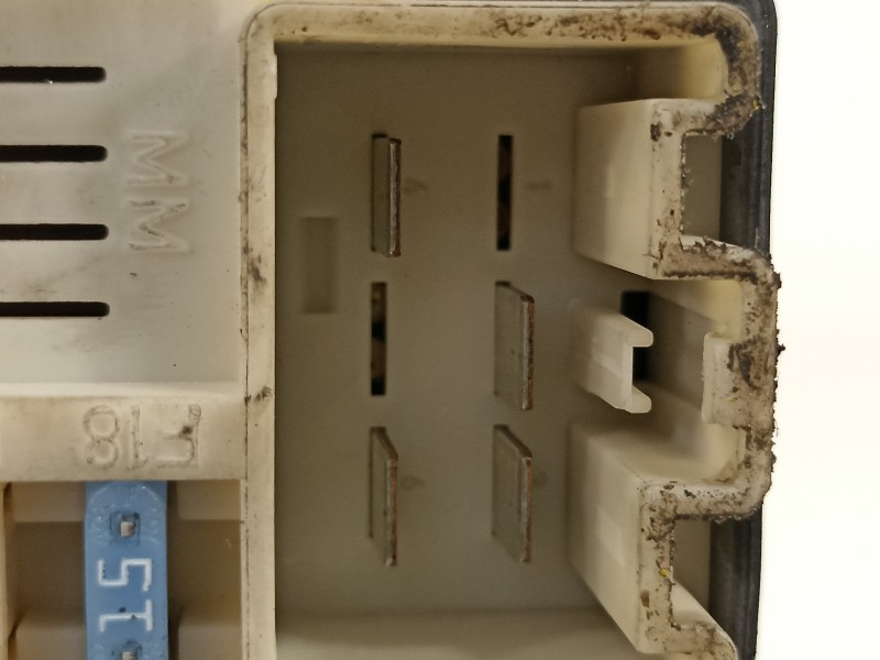 Recambio de caja reles / fusibles para renault megane iii berlina 5 p dynamique referencia OEM IAM 284B60009R  