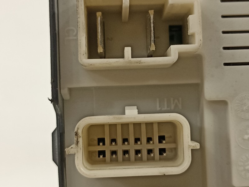 Recambio de caja reles / fusibles para renault megane iii berlina 5 p dynamique referencia OEM IAM 284B60009R  