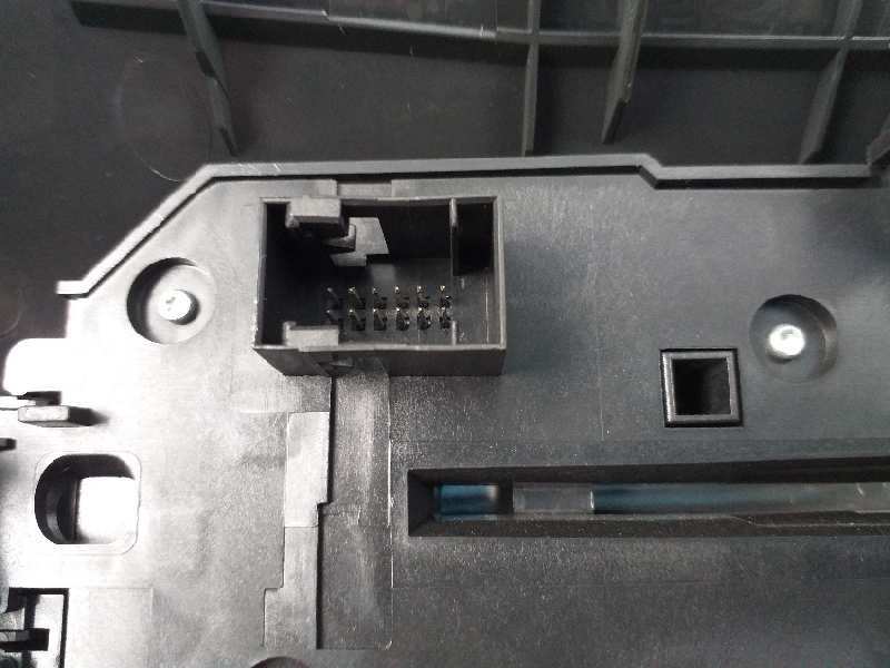 Recambio de mando multifuncion para peugeot 308 sw allure referencia OEM IAM 96777660ZD  