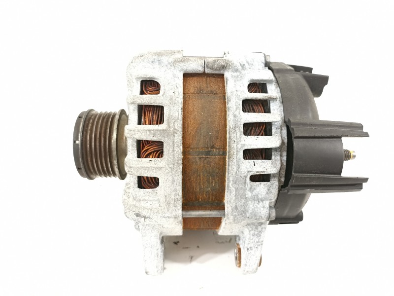 Recambio de alternador para dacia sandero comfort referencia OEM IAM 231004719R  