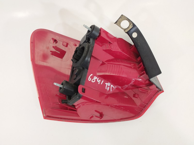 Recambio de piloto trasero derecho para citroën c5 berlina exclusive referencia OEM IAM VP8X7X13404A 79998D 9681063680