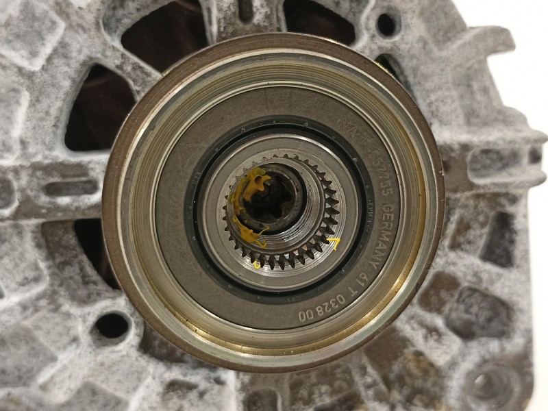 Recambio de alternador para dacia sandero comfort referencia OEM IAM 231004719R  