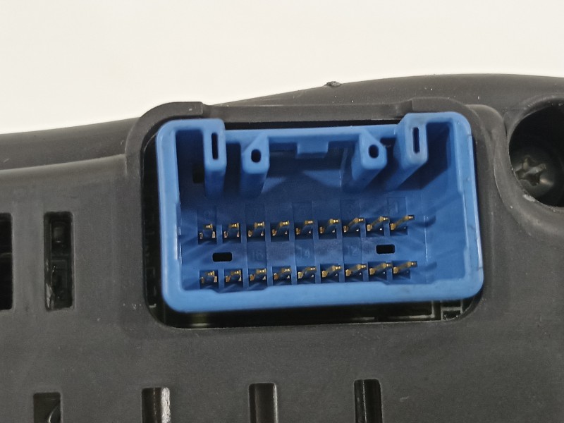 Recambio de cuadro instrumentos para toyota avensis wagon (t25) 2.0 d-4d executive referencia OEM IAM 8380005631  