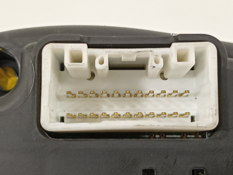 Recambio de cuadro instrumentos para toyota avensis wagon (t25) 2.0 d-4d executive referencia OEM IAM 8380005631  