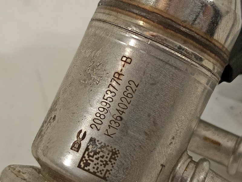 Recambio de inyector para dacia sandero comfort referencia OEM IAM 208995377R  