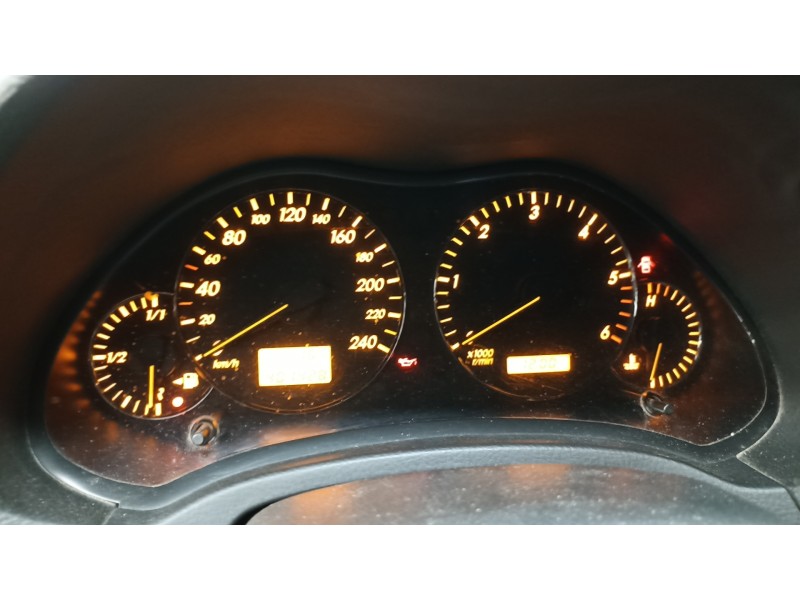 Recambio de cuadro instrumentos para toyota avensis wagon (t25) 2.0 d-4d executive referencia OEM IAM 8380005631  