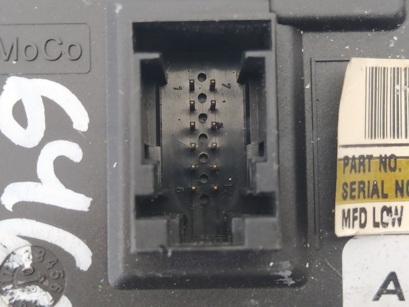 Recambio de pantalla multifuncion para ford fiesta (cb1) trend referencia OEM IAM 8A6T18B955AE  