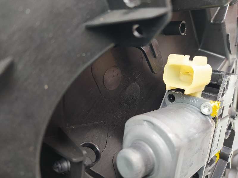 Recambio de elevalunas delantero derecho para ford fiesta (cb1) titanium referencia OEM IAM C1BBA045H16AA 8A6114553A 