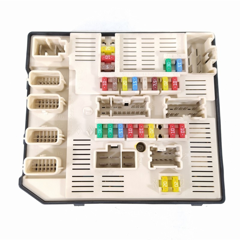 Recambio de caja reles / fusibles para renault megane iii berlina 5 p dynamique referencia OEM IAM 284B68372R 519339501 96361856