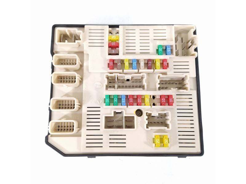 Recambio de caja reles / fusibles para renault megane iii berlina 5 p dynamique referencia OEM IAM 284B68372R 519339501 96361856