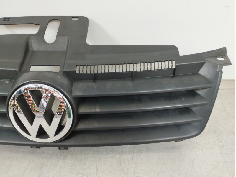 Recambio de rejilla delantera para volkswagen polo (9n1) highline referencia OEM IAM 6Q0853651C  