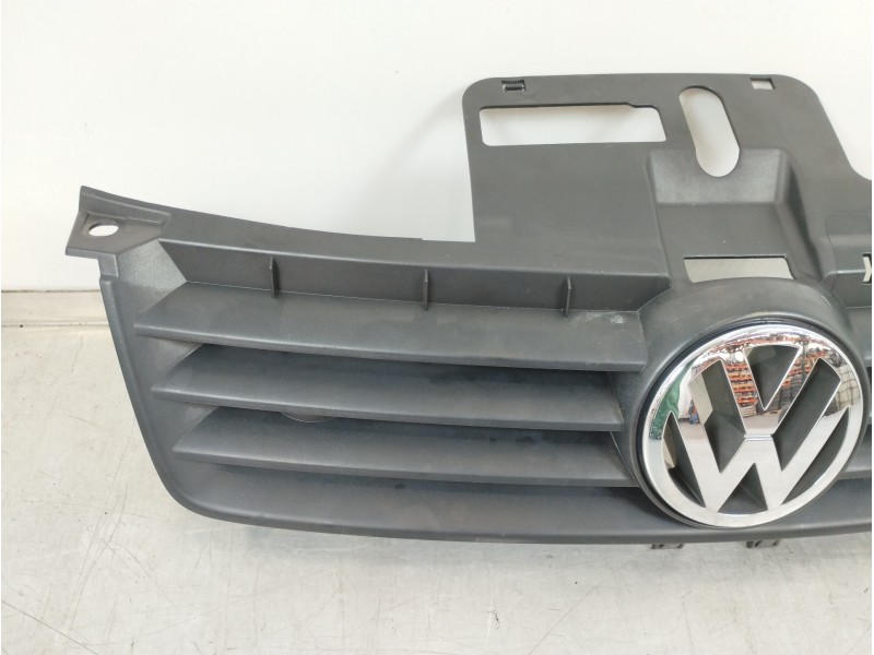 Recambio de rejilla delantera para volkswagen polo (9n1) highline referencia OEM IAM 6Q0853651C  