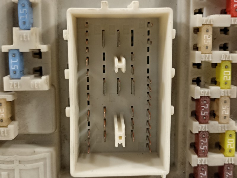 Recambio de caja reles / fusibles para ford focus berlina (cap) ambiente (d) referencia OEM IAM 7M5T14A073CB  