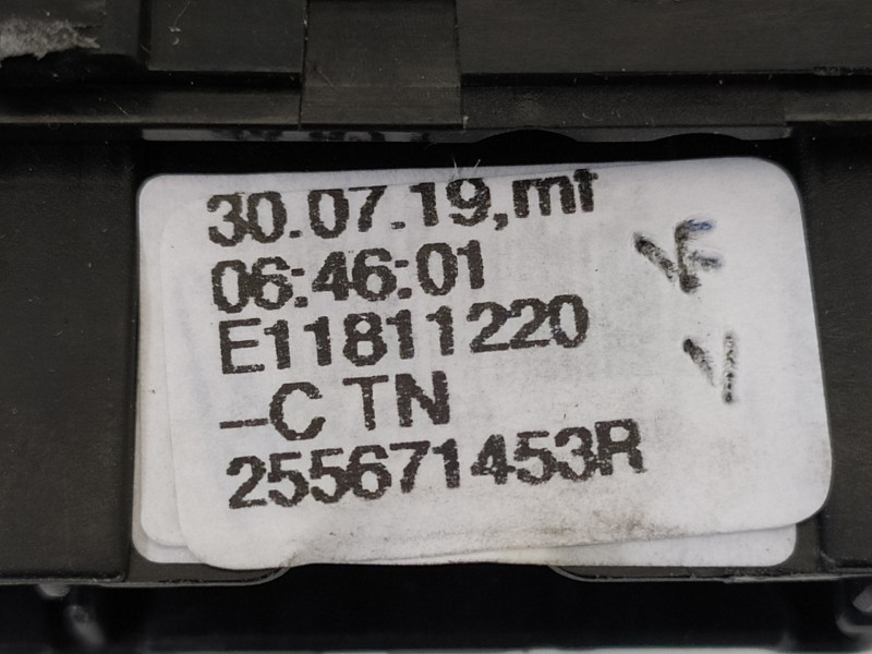 Recambio de mando limpia para dacia sandero stepway comfort referencia OEM IAM 255671453R  