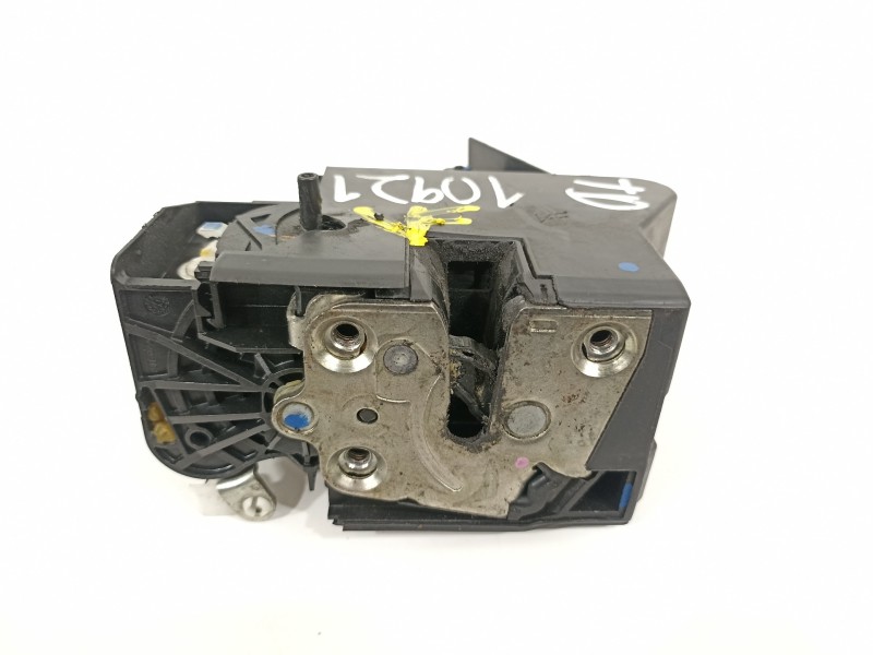 Recambio de cerradura puerta trasera derecha para dacia sandero comfort referencia OEM IAM 825022281R  