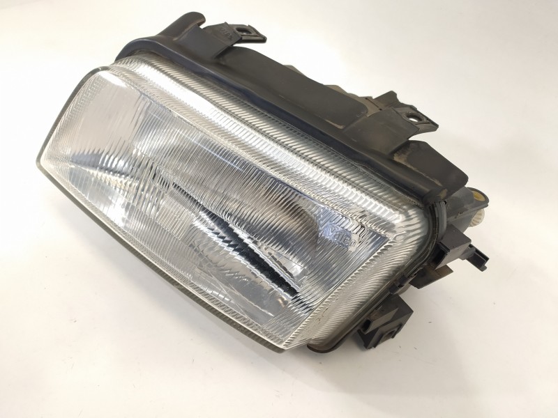 Recambio de faro izquierdo para audi a4 berlina (b5) 1.9 tdi referencia OEM IAM 8D0941003A 67723131 1852805000