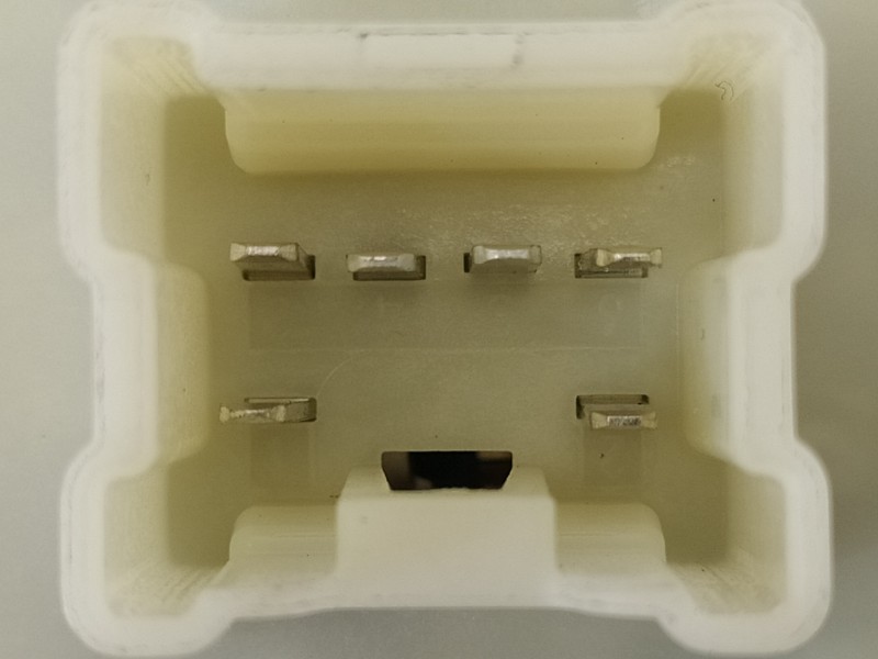 Recambio de mando elevalunas trasero izquierdo para dacia sandero stepway comfort referencia OEM IAM 254214937R  