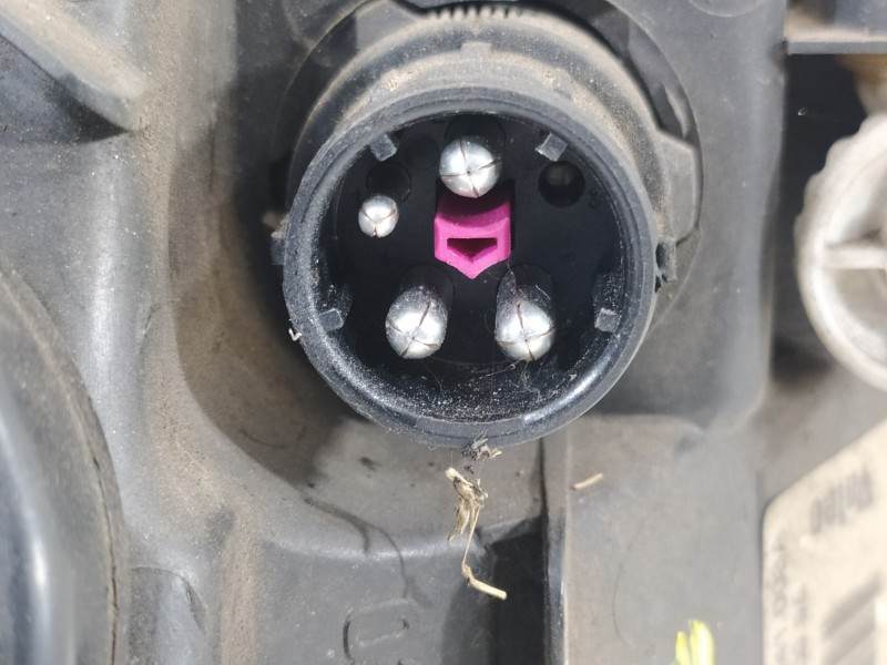 Recambio de faro izquierdo para audi a4 berlina (b5) 1.9 tdi referencia OEM IAM 8D0941003A 67723131 1852805000