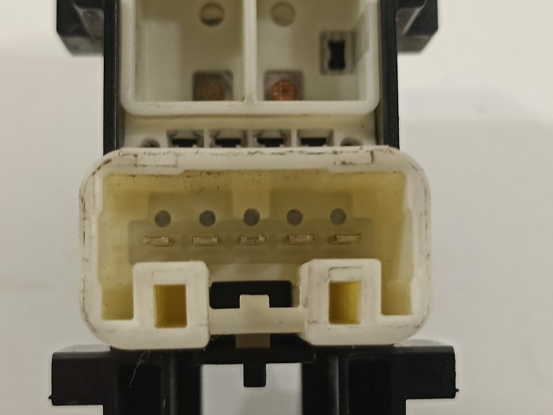 Recambio de mando elevalunas delantero derecho para toyota yaris (ksp9/scp9/nlp9) básico referencia OEM IAM 848100D030  