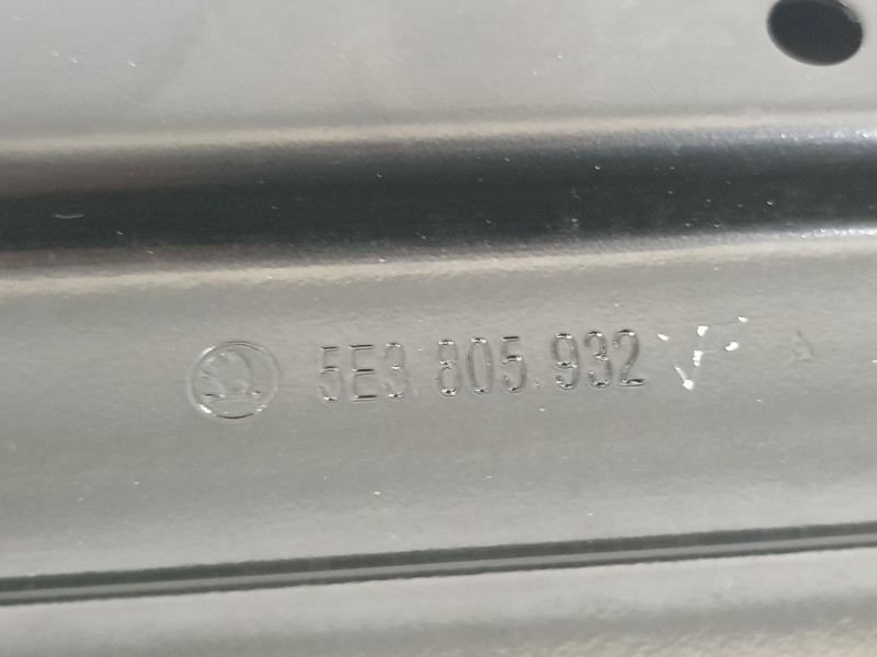 Recambio de travesaño superior para skoda octavia combi (5e5) ambition referencia OEM IAM 5E3805932  