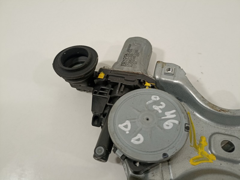 Recambio de elevalunas delantero derecho para toyota yaris (ksp9/scp9/nlp9) básico referencia OEM IAM 857100D100 973582100 AV262