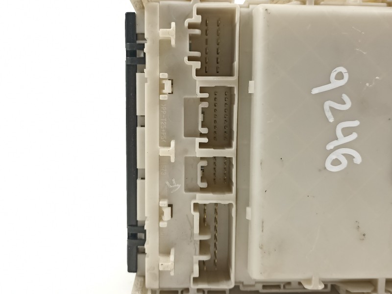 Recambio de caja reles / fusibles para toyota yaris (ksp9/scp9/nlp9) básico referencia OEM IAM 8273052700  