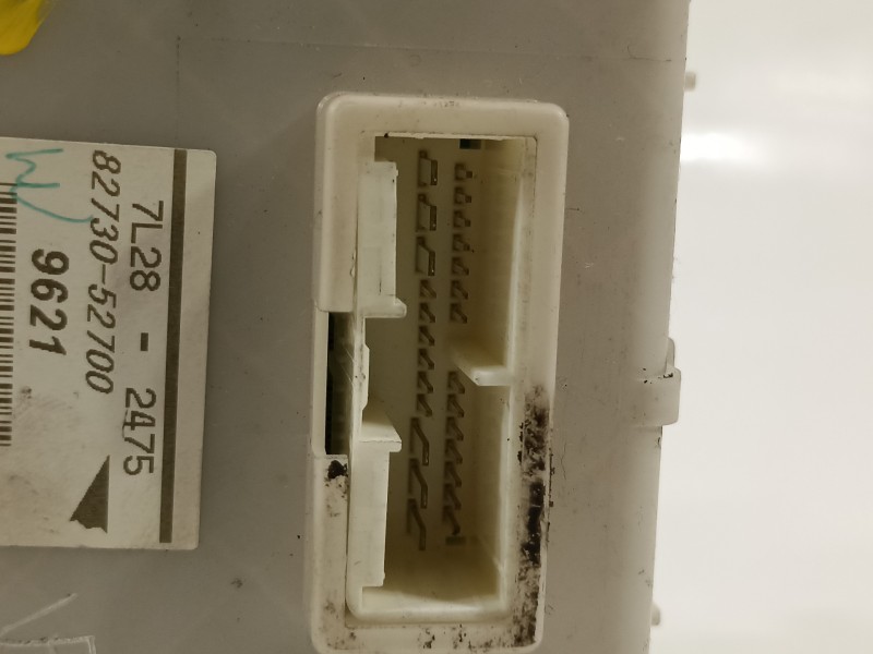 Recambio de caja reles / fusibles para toyota yaris (ksp9/scp9/nlp9) básico referencia OEM IAM 8273052700  