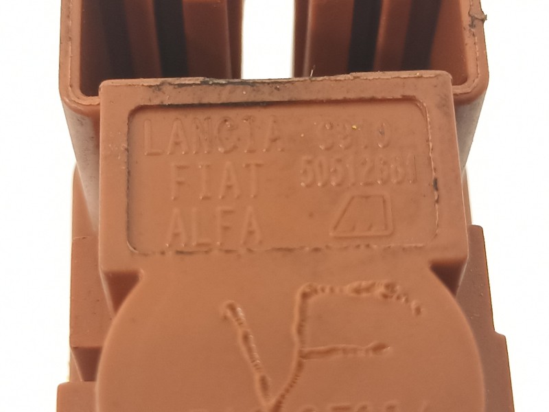Recambio de interruptor para fiat 500 abarth referencia OEM IAM 50512681  