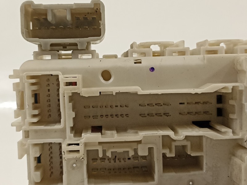 Recambio de caja reles / fusibles para toyota yaris (ksp9/scp9/nlp9) básico referencia OEM IAM 8273052700  