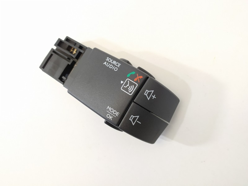 Recambio de mando multifuncion para dacia sandero stepway comfort referencia OEM IAM 8200950420  