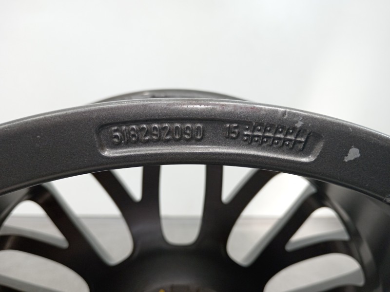 Recambio de llanta para fiat 500 abarth referencia OEM IAM 518292090  