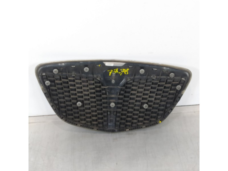Recambio de rejilla delantera para lancia ypsilon (101) 1.3 16v multijet platino referencia OEM IAM 735349457  