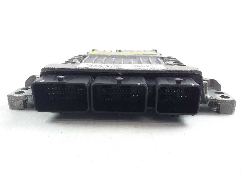 Recambio de centralita motor uce para renault megane ii classic berlina emotion referencia OEM IAM 8200804775 8200807626 S122326