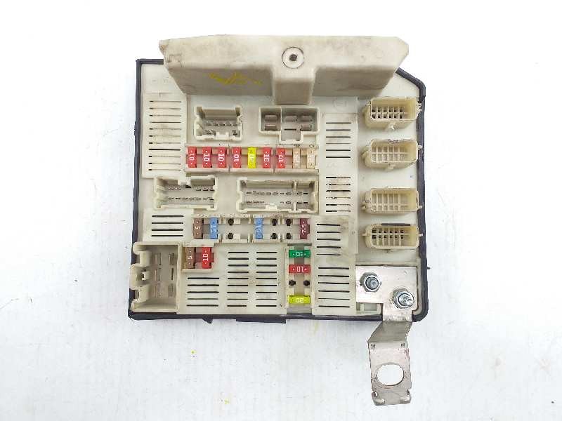 Recambio de caja reles / fusibles para renault megane ii classic berlina emotion referencia OEM IAM 8200481866  