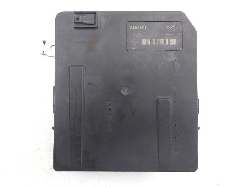 Recambio de caja reles / fusibles para renault megane ii classic berlina emotion referencia OEM IAM 8200481866  